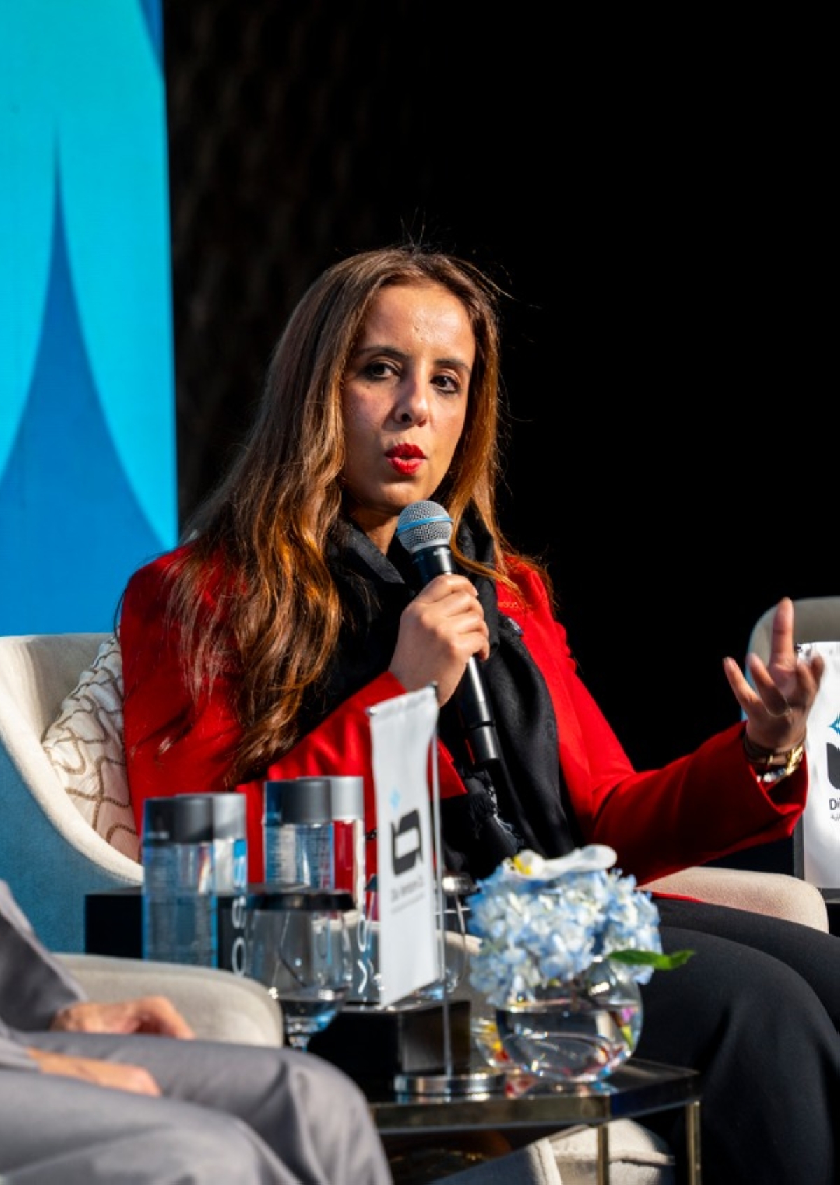 نوف المشعان متحدثة في المنتدى