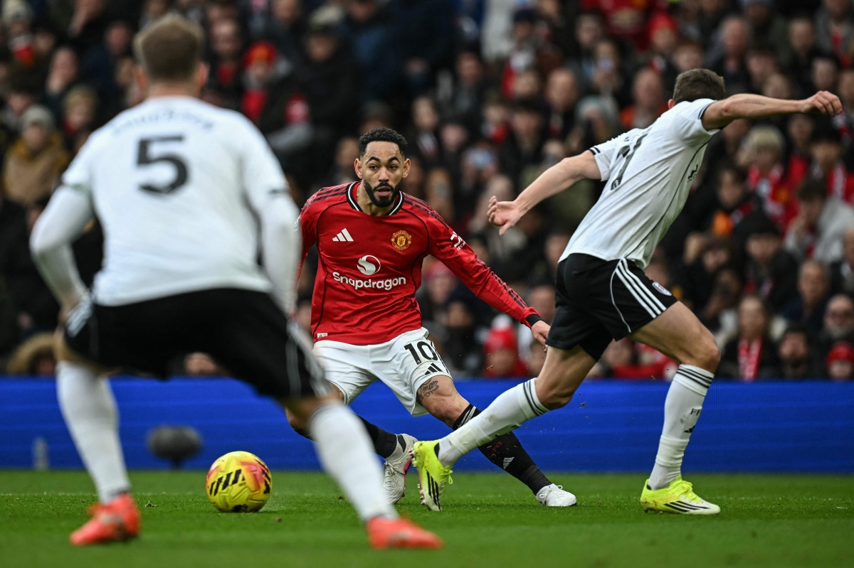  ماثيوس كونيا بين لاعبي فولهام (أ ف ب)