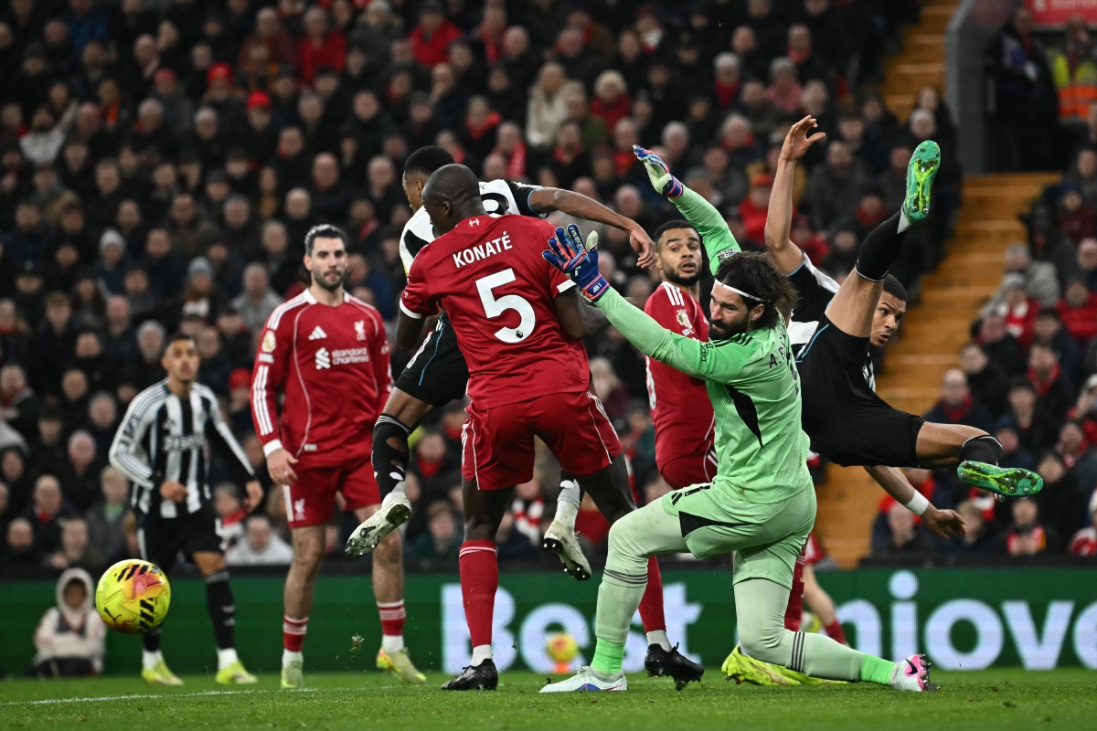  إبراهيما ‍كوناتي خلال المباراة ضد نيوكاسل (أ ف ب) 