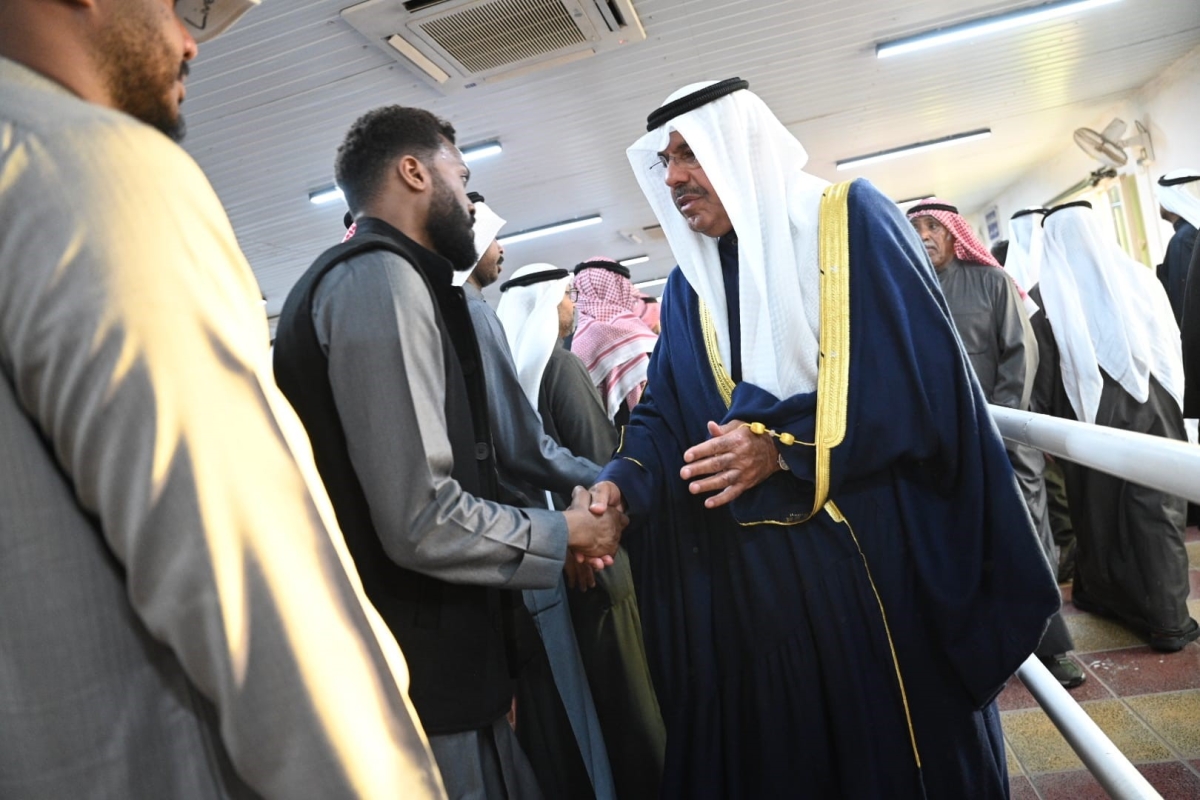 أحمد النواف معزياً      (تصوير نايف العقلة)