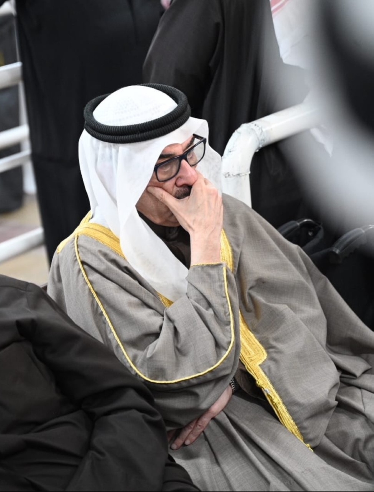 أحمد الحمود متأثرا