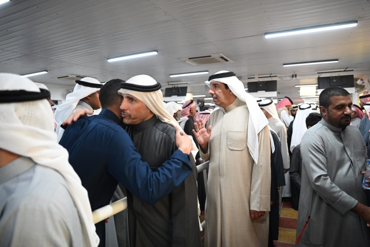 مرزوق الغانم ومرزوق الخرافي يقدمان العزاء