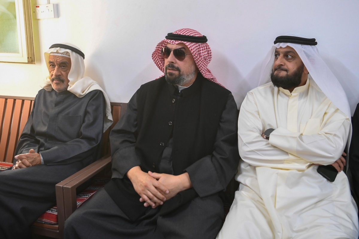 طلال الفهد خلال العزاء