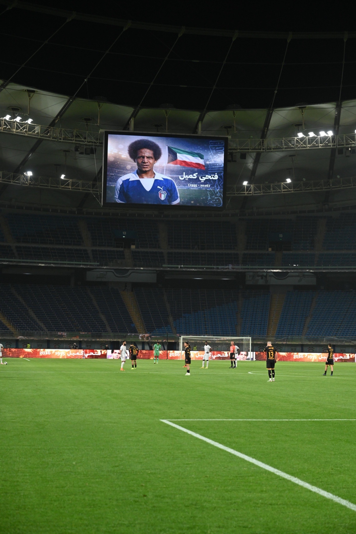 صورة الراحل على شاشة استاد جابر الدولي