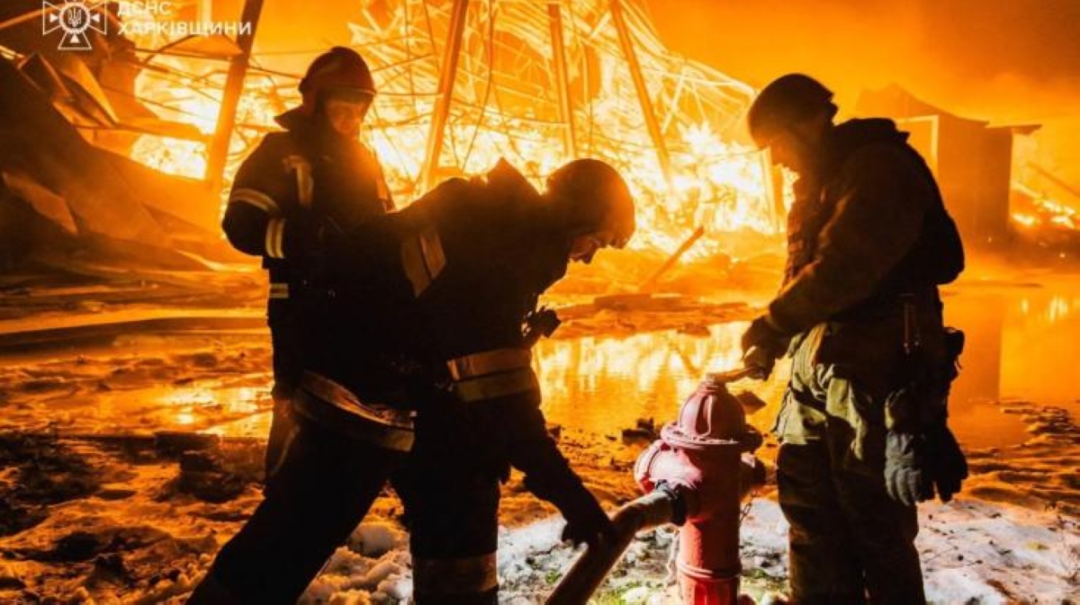 النار تلتهم منشأة طاقة أوكرانية تعرضت لغارة روسية