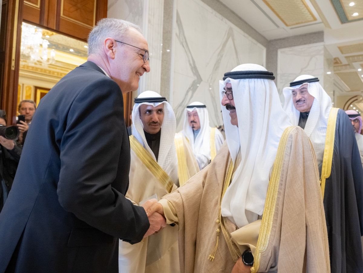 سمو الأمير مرحباً برئيس الاتحاد السويسري