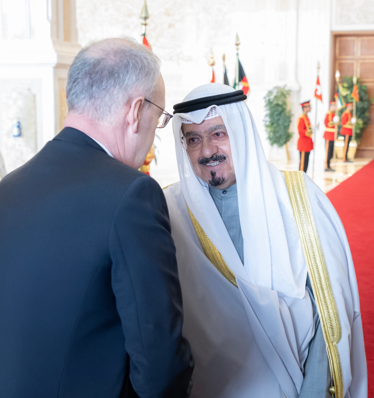 سمو رئيس مجلس الوزراء يرحب برئيس الاتحاد السويسري