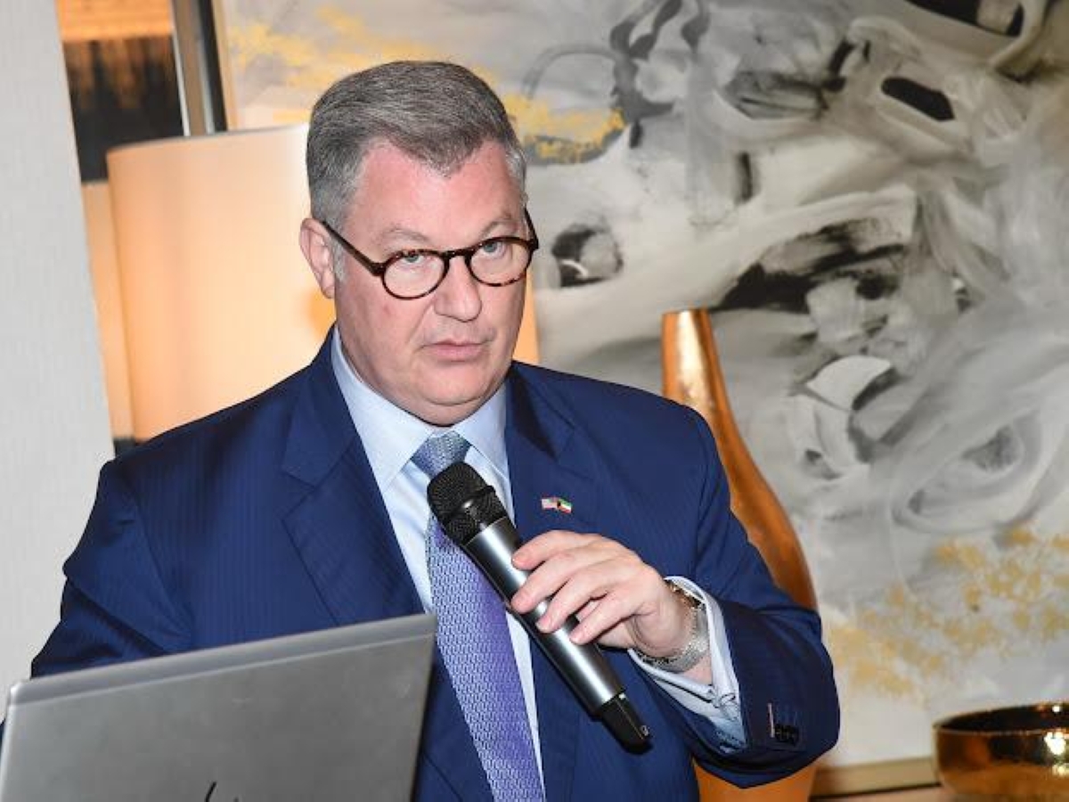 باتلر يلقي كلمته