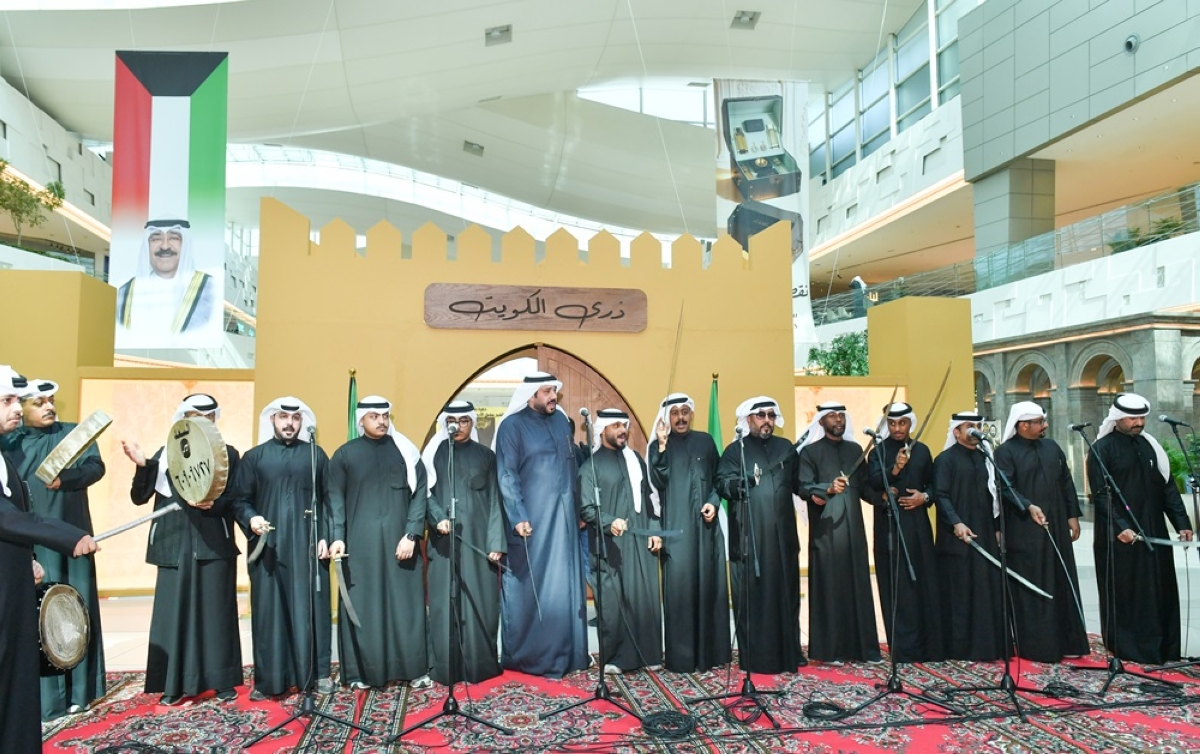 استعراض الفنون الشعبية في بوابة ذرى الكويت