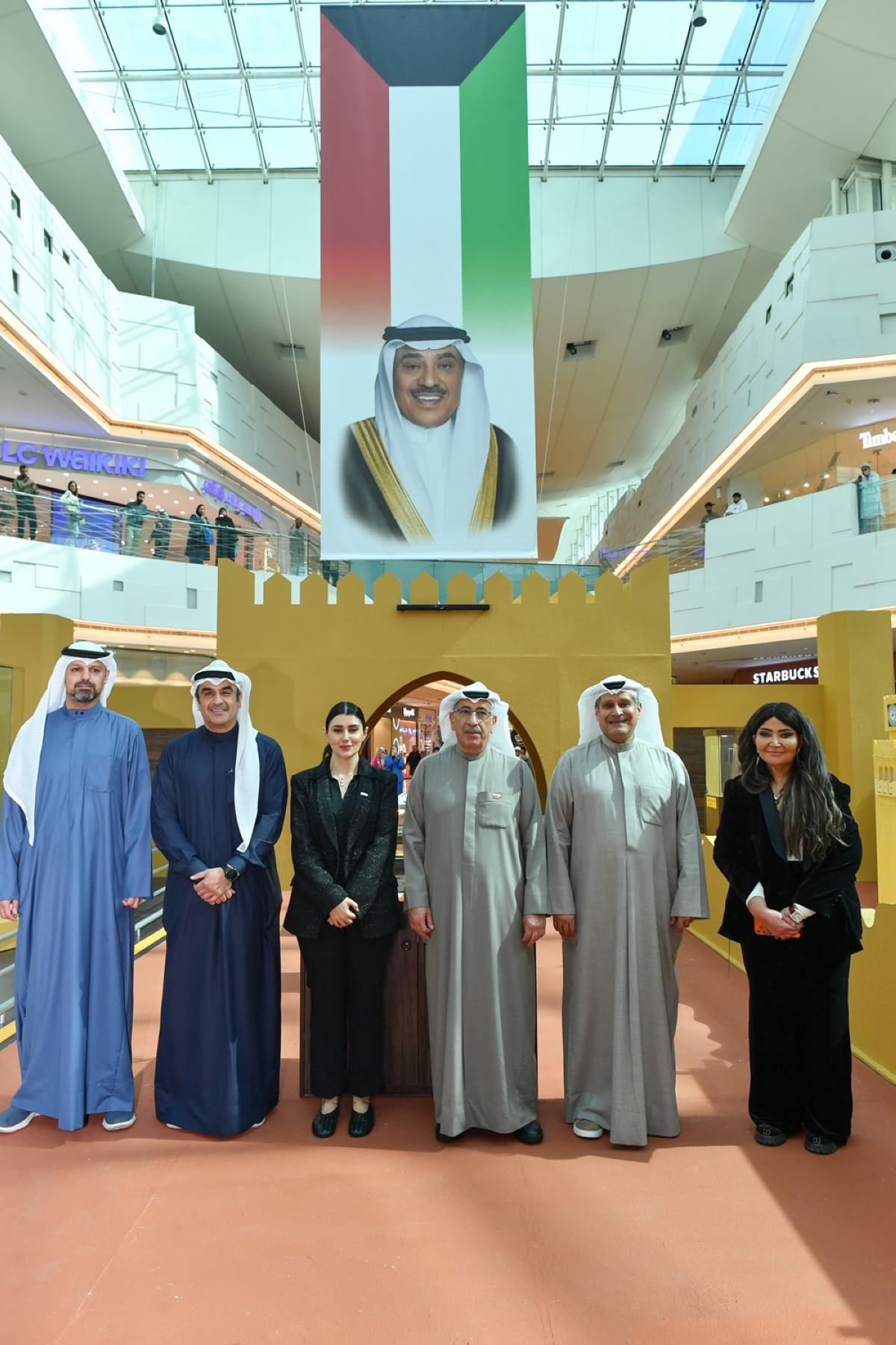 صورة جماعية مع شركاء النجاح