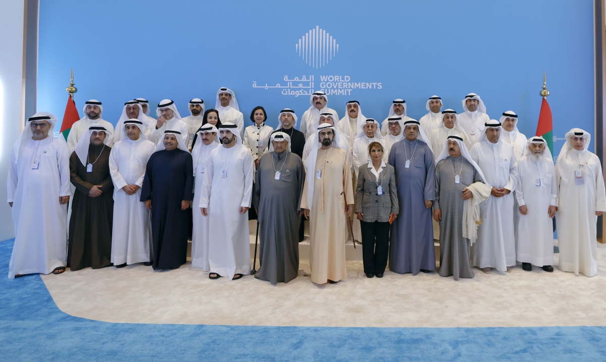 محمد بن راشد مستقبلاً الوفد