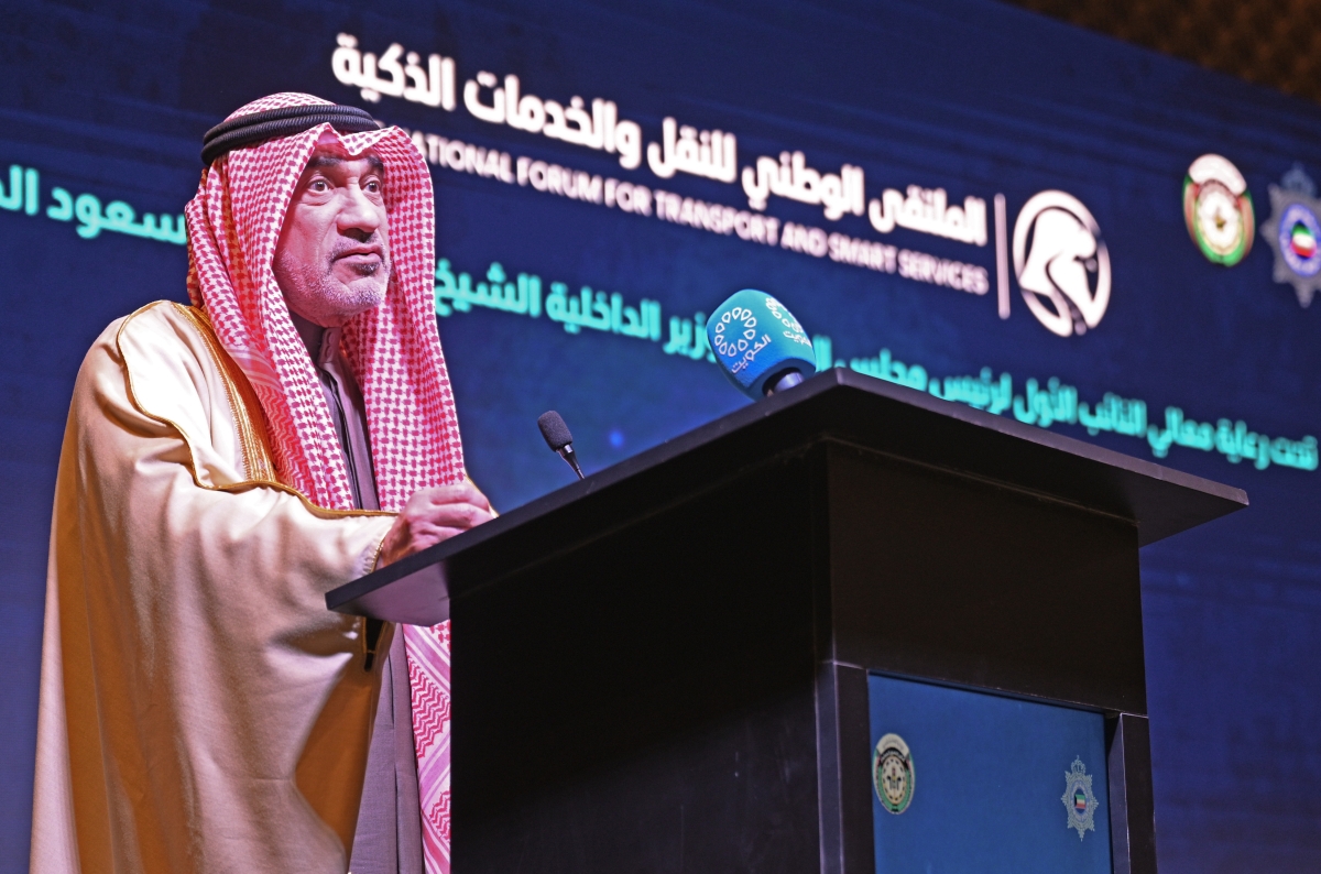 اليوسف متحدثاً في ملتقى النقل والخدمات الذكية (تصوير: نايف العقلة)