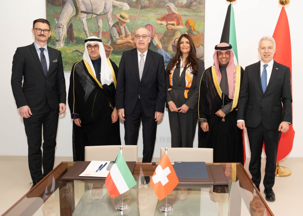 الرئيس السويسري متوسّطاً الفاضل ومعرفي ويبدو بالميلي وجعفر ونيتلاند
