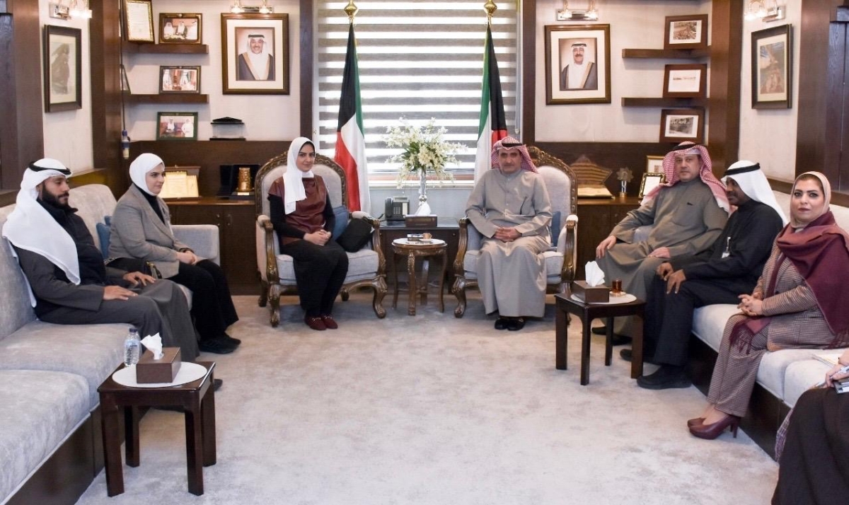  العميد الكندري مستقبلاً الدكتورة فاطمة سلمان 