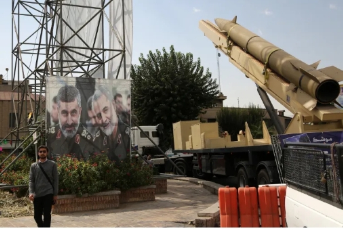 إيران تعيد ترتيب أوراقها العسكرية بالتزامن مع الاستعداد للمفاوضات