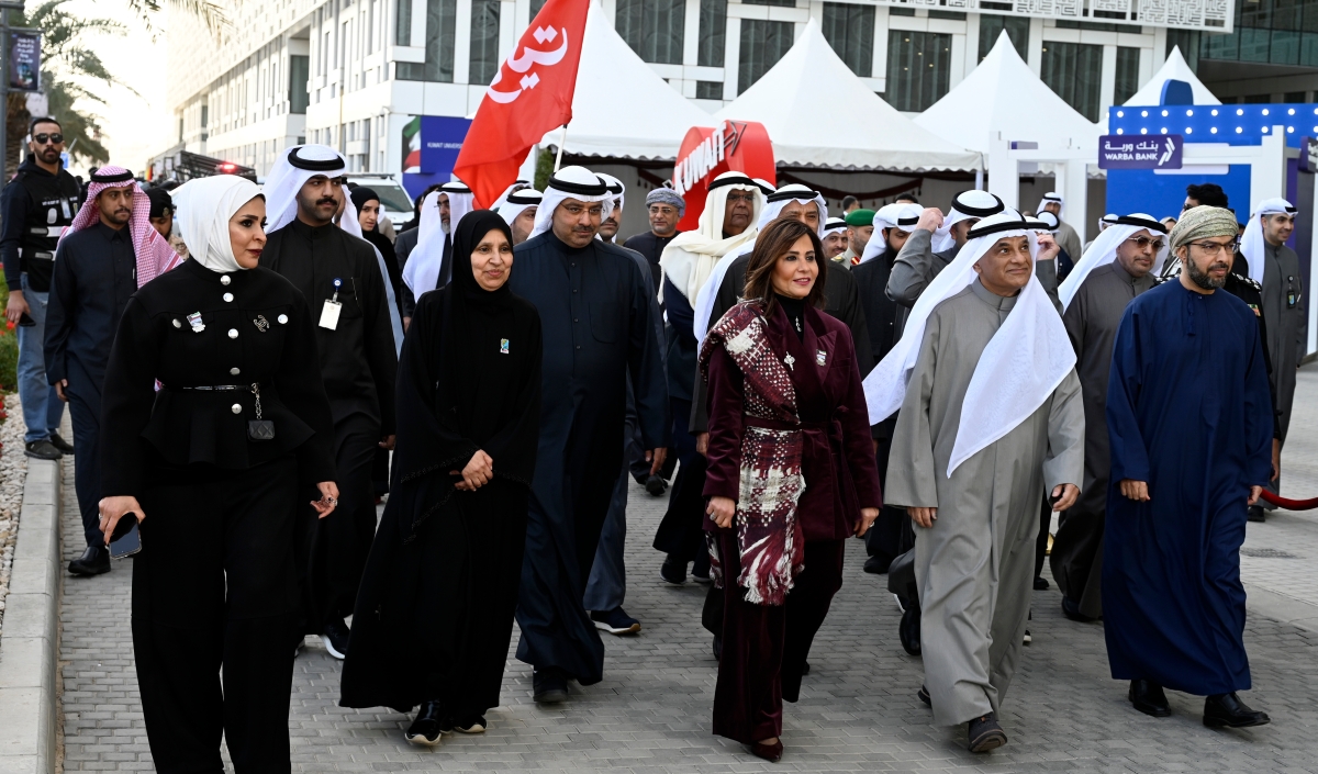 الميلم تتوسّط كبار الحضور في الاحتفالية (تصوير سعود سالم)