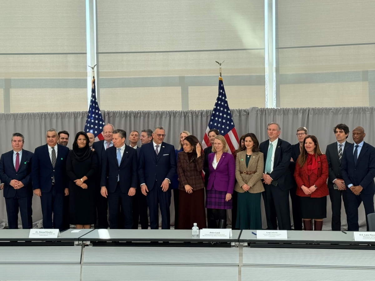 السفيرة الزين الصباح مع المشاركين في الفعالية