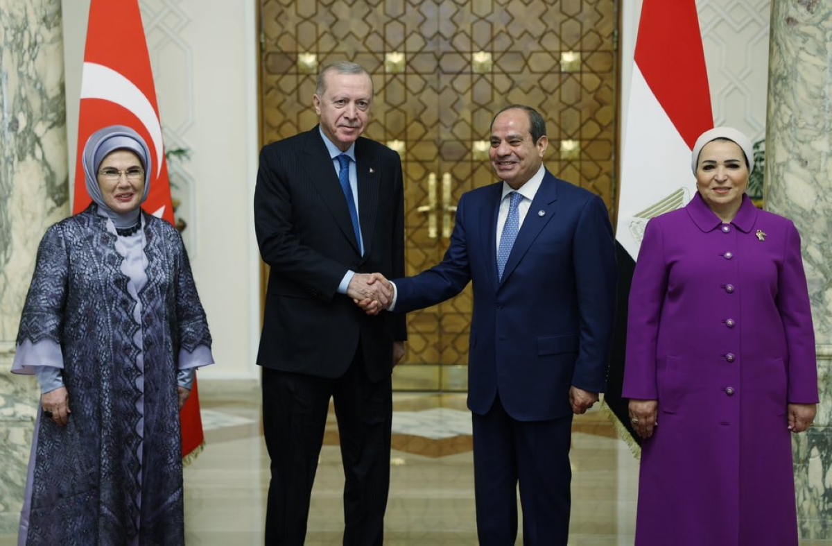 السيسي وأردوغان مع قرينتيهما انتصار وأمينة