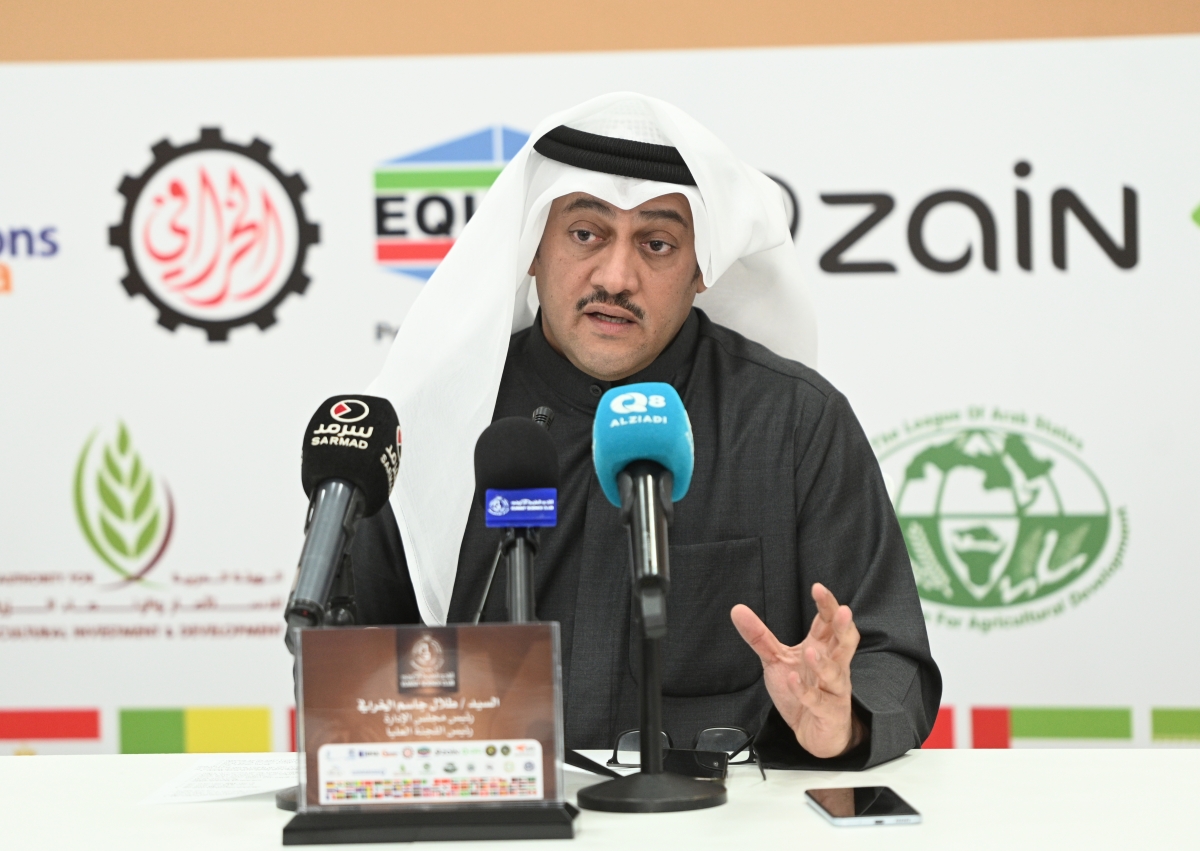 طلال الخرافي متحدثاً في المؤتمر الصحافي