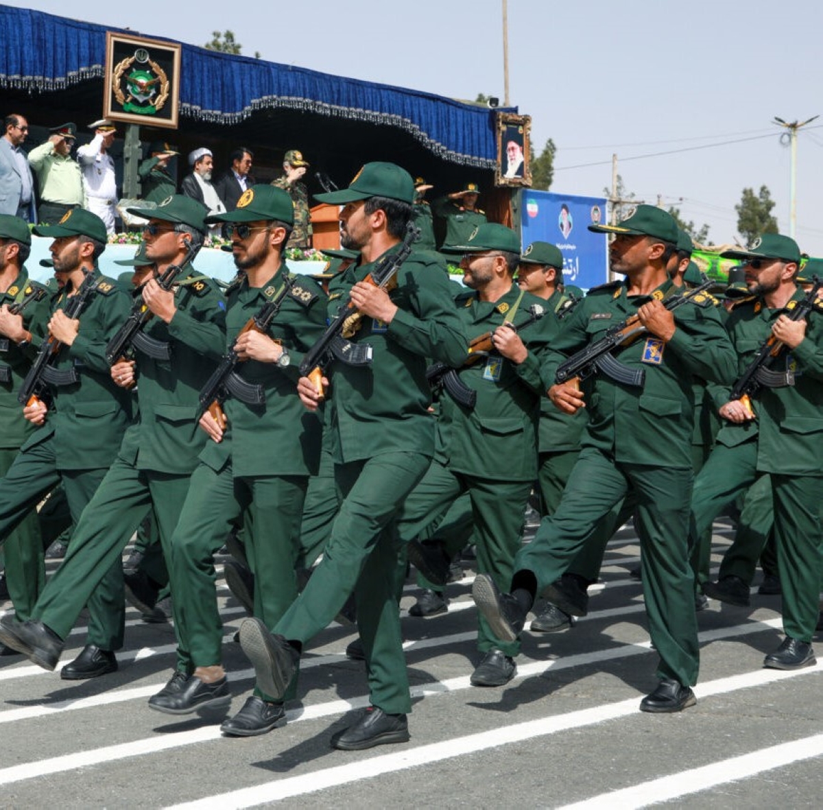 عرض عسكري في طهران لمناسبة «يوم الحرس الثوري» في يناير 