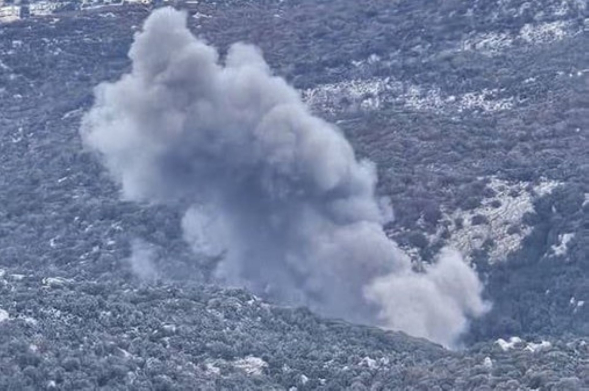 دخان غارات إسرائيلية على منطقة المحمودية