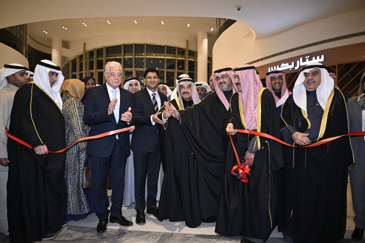 قص شريط الافتتاح 