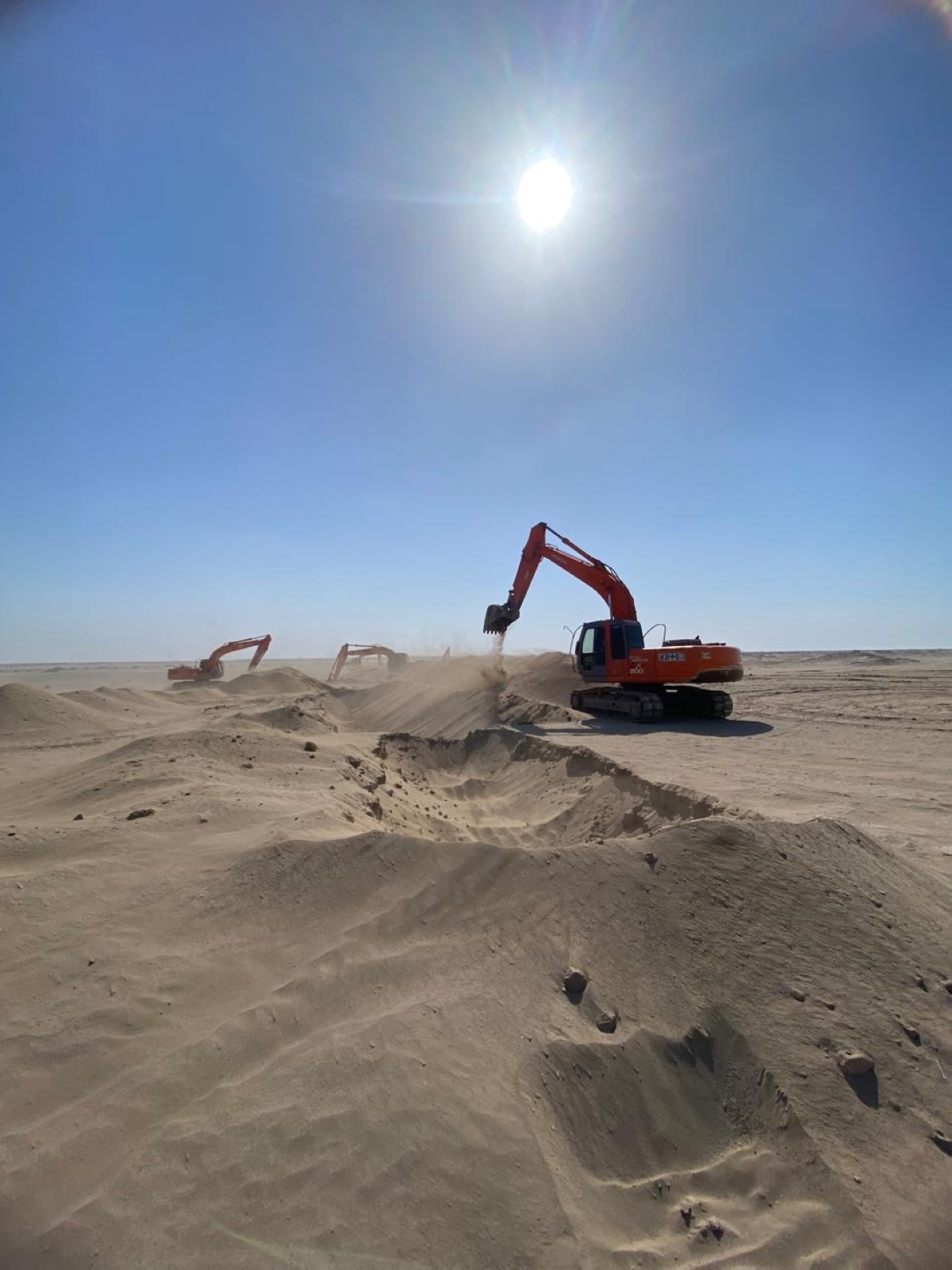 جانب من العمل في المشروع