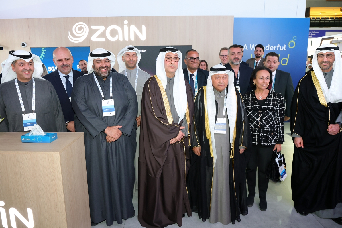 الرومي والسعود والعيدان والقطامي والمرزوق والخشتي في جناح «زين»