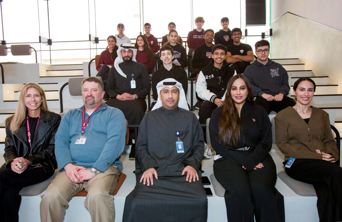  النجادة مع فريق «برقان» والطلبة خلال المحاضرة