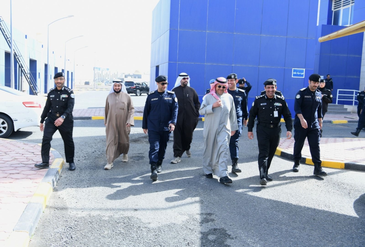 محافظ الفروانية متفقداً مركز الفحص الفني