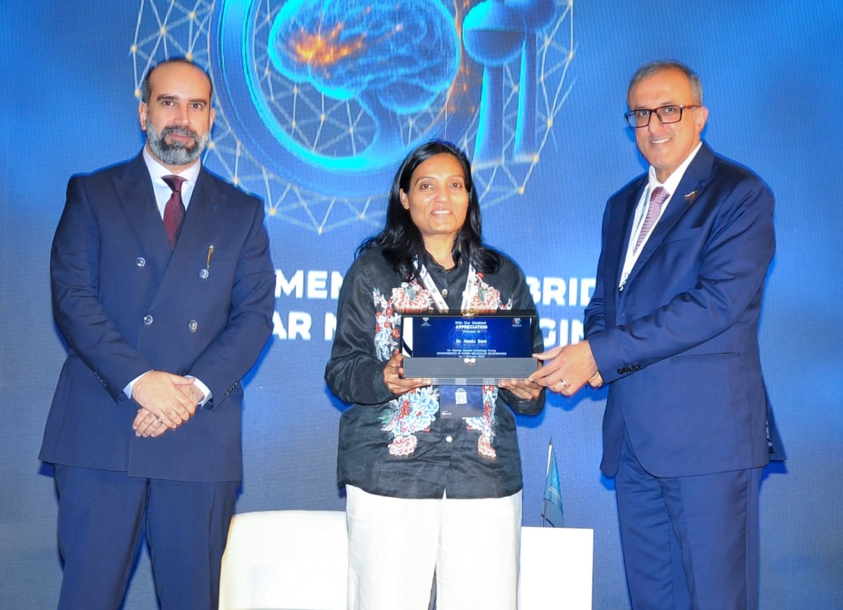 تكريم إحدى المشاركات