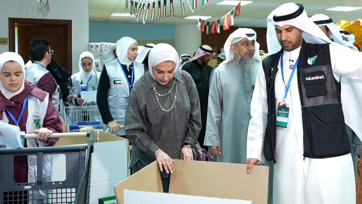 العنزي تتابع تجهيز السلال الرمضانية