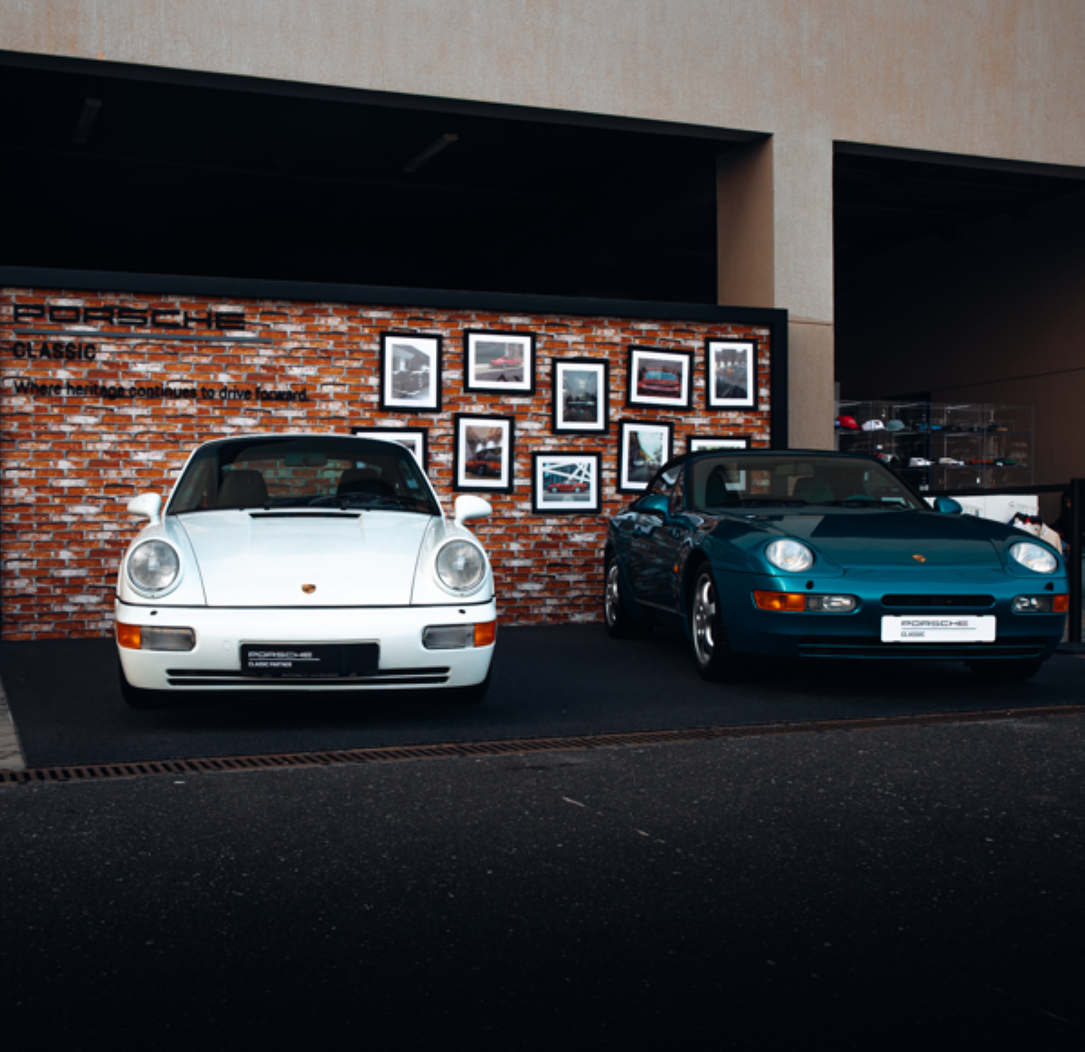 عرض مميز لسيارات كلاسيكية أيقونية