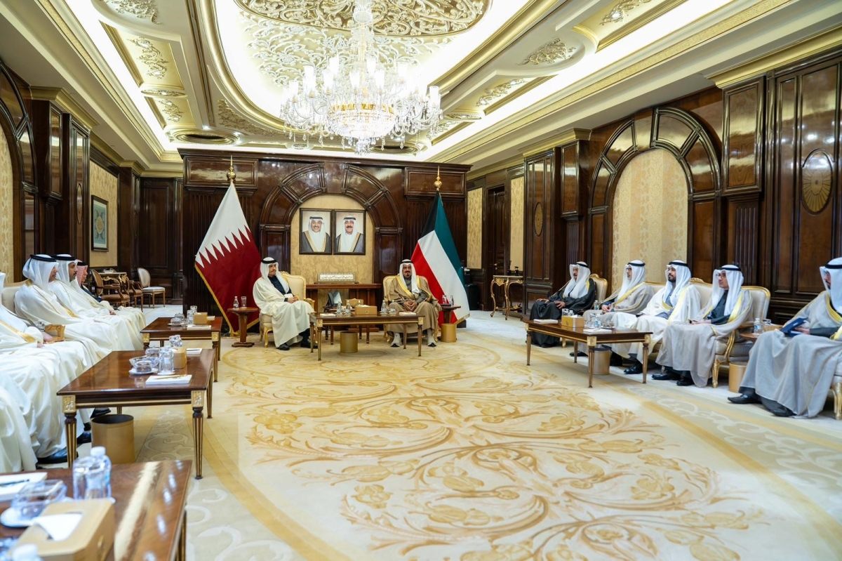رئيس الوزراء خلال جلسة المُباحثات مع محمد بن عبدالرحمن
