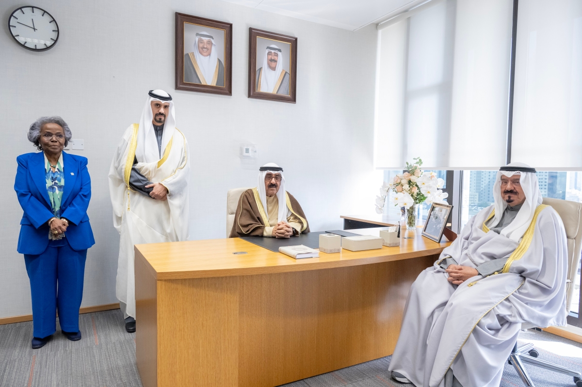 جانب من زيارة سمو الأمير للمؤسسة