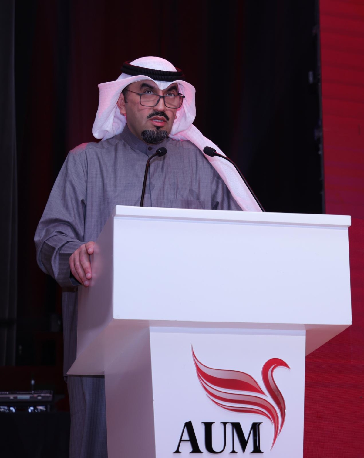 محمد العثمان متحدثاً خلال الحفل