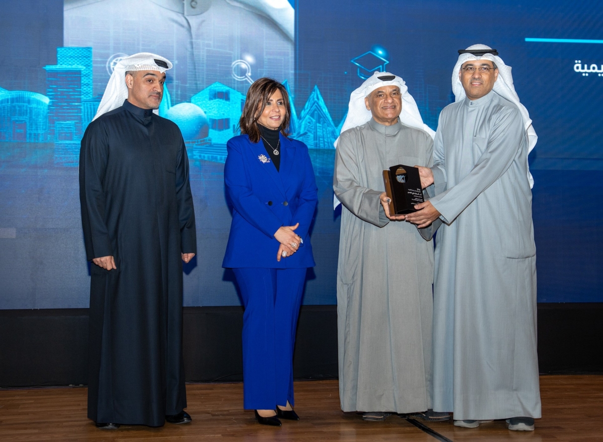 تكريم الفائزين بجائزة الملصق العلمي المتميز 