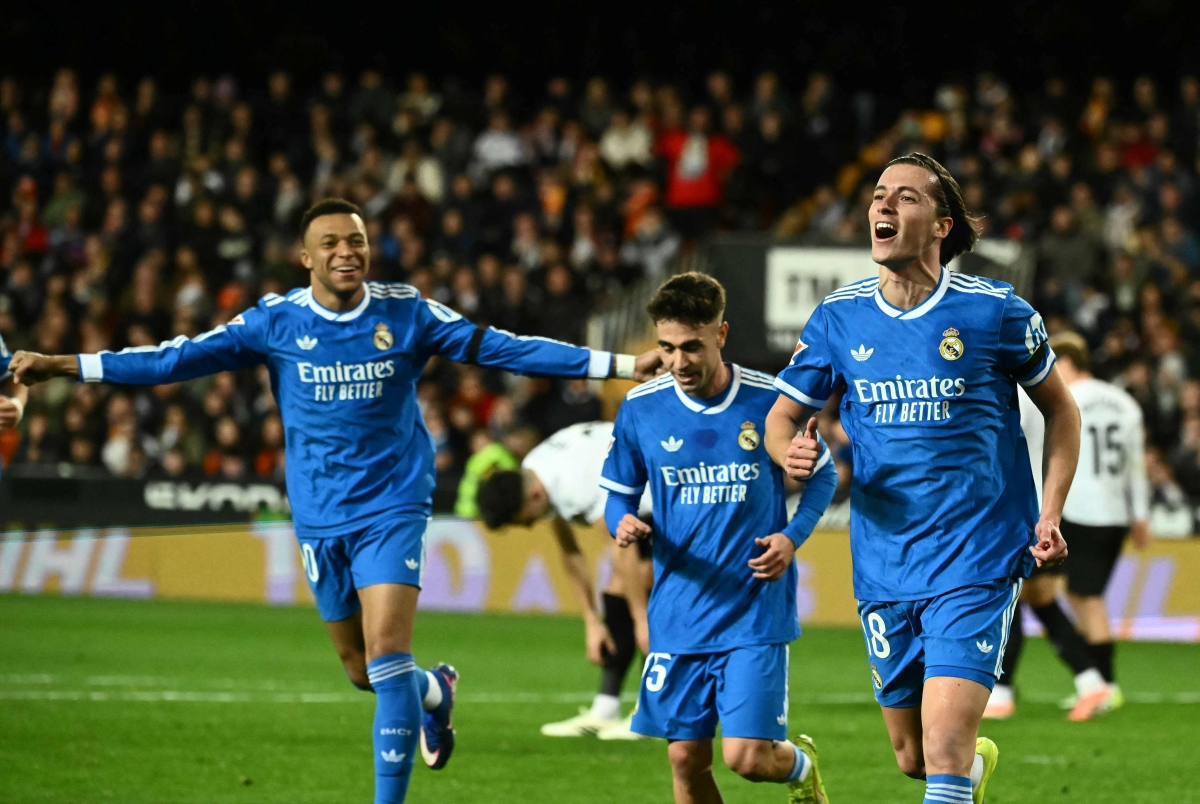 ألفارو كاريراس وكيليان مبابي سجلا الهدفين (أ ف ب)