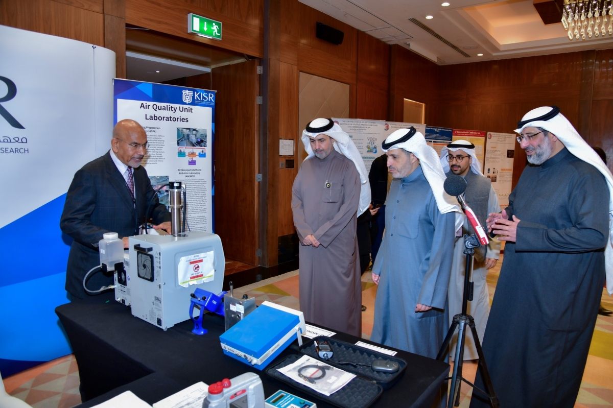 جولة في المعرض المصاحب لفعاليات المؤتمر 