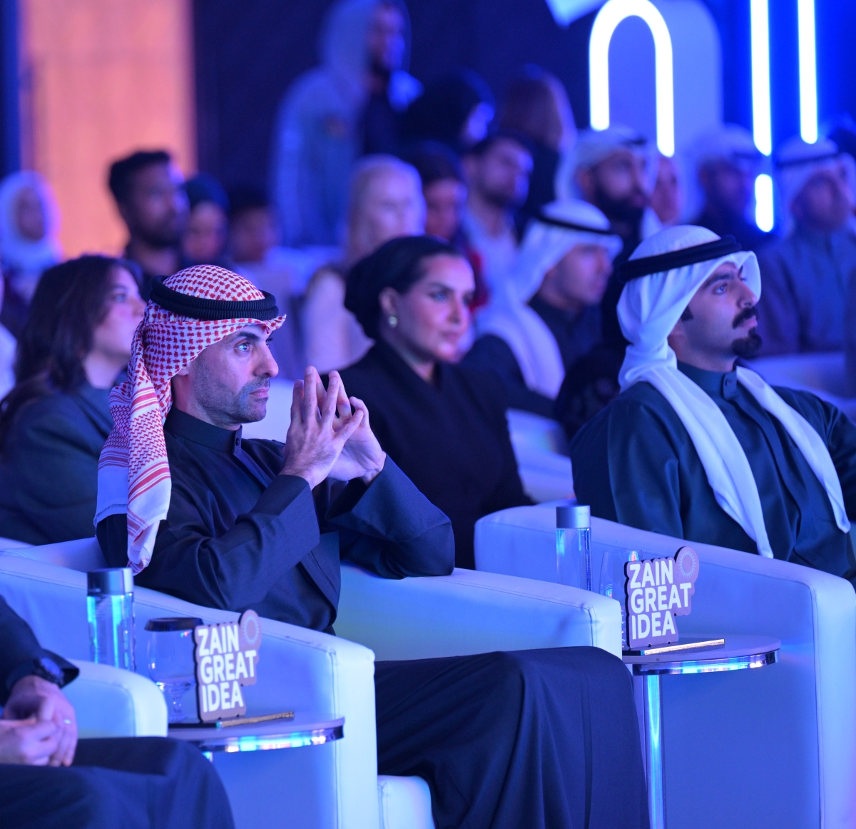 بدر الخرافي وجابر الصباح يتابعان العروض التقديمية للشركات الناشئة