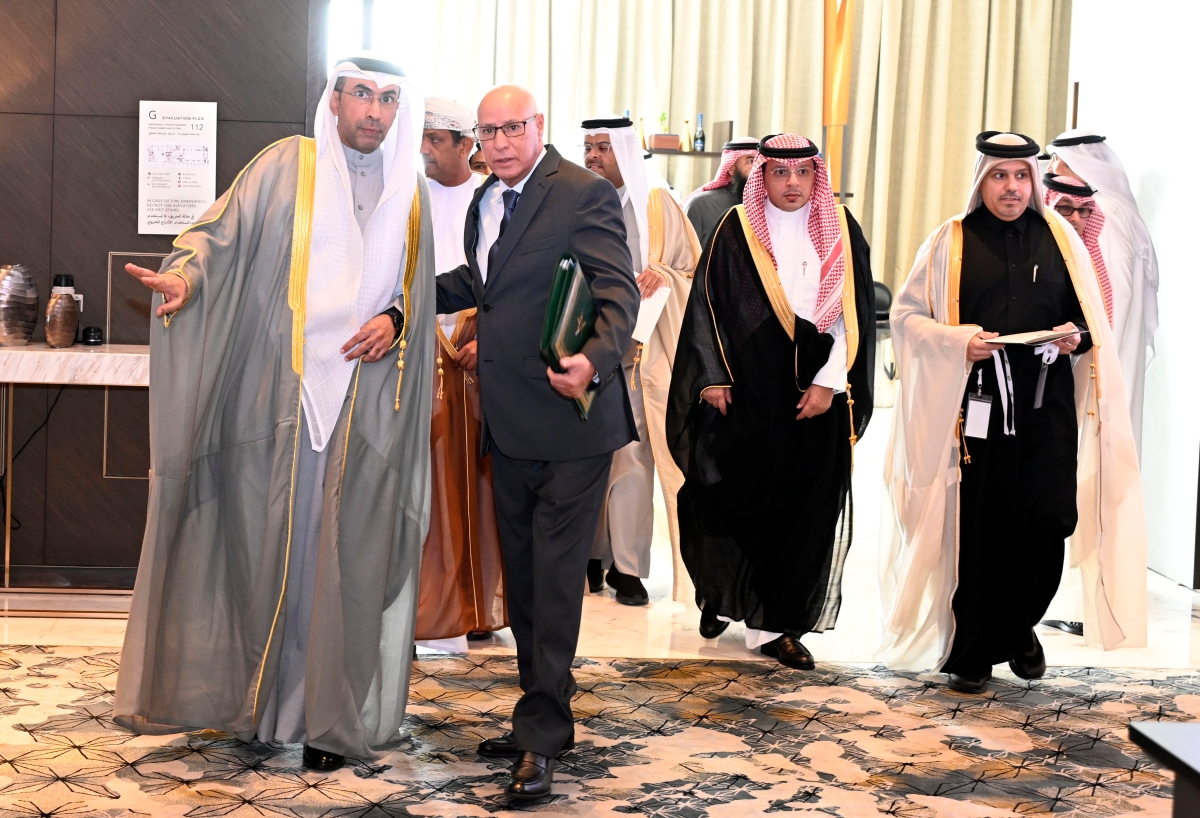 محيسن مرحباً بالمشاركين في الاجتماع