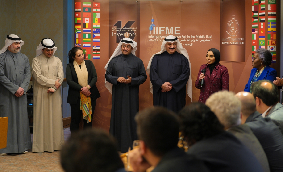 الحويلة تتحدث خلال زيارة المعرض بحضور الوزير العوضي ومديرة «التقدم العلمي» ورئيس النادي العلمي