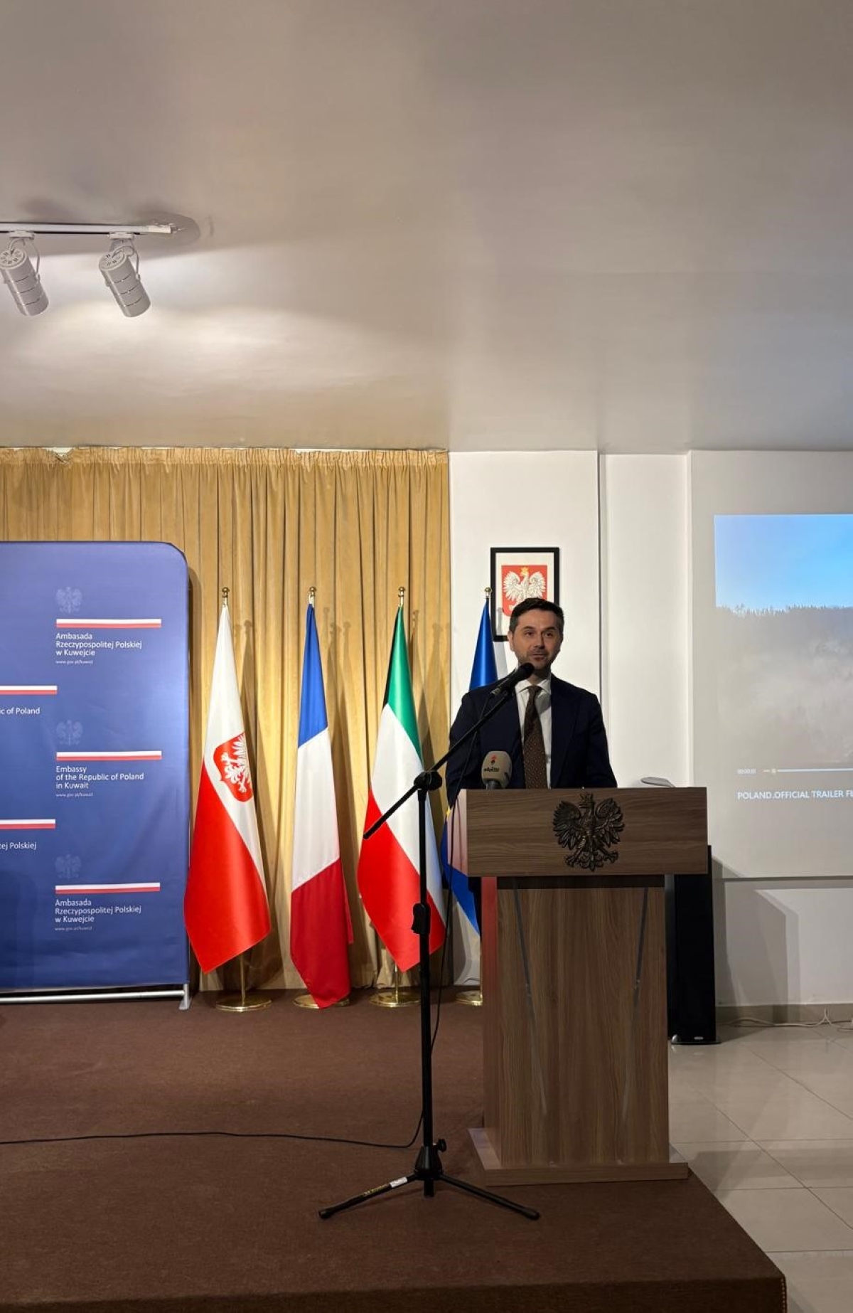 السفير البولندي يلقي كلمته