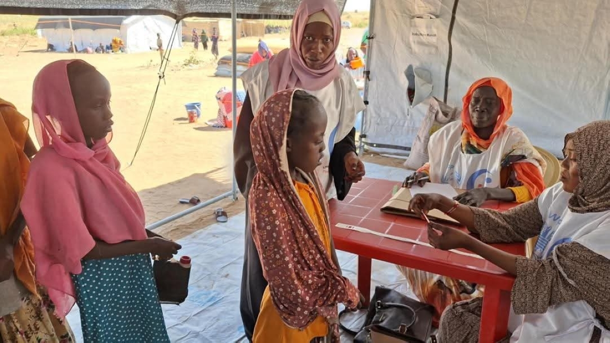 عيادة متنقلة لـ«إعانة المرضى» تبلسم جراح نازحي دارفور السودانية