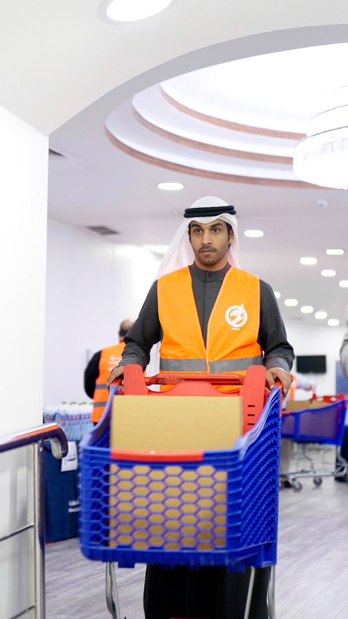 أحد موظفي «طلبات» يُشارك في الحملة 