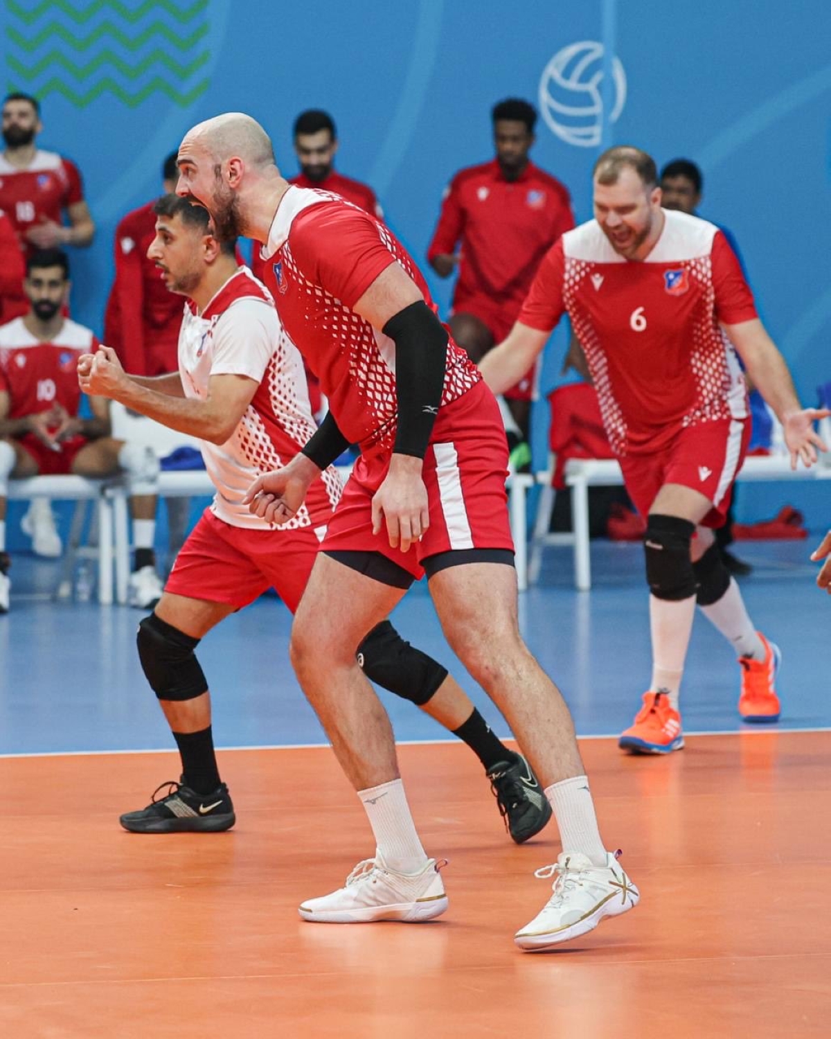 لاعبو "الكويت" خلال المباراة مع السيب