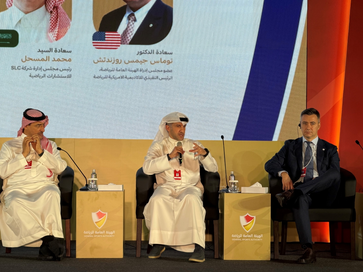 مدير عام الهيئة العامة للرياضة بالتكليف بشار عبدالله خلال مشاركته في جلسة حوارية ضمن فعاليات قمة الرياضة البحرينية