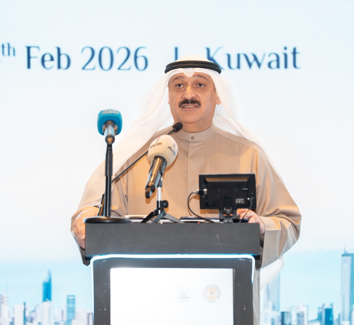 وزير الصحة الدكتور أحمد العوضي 