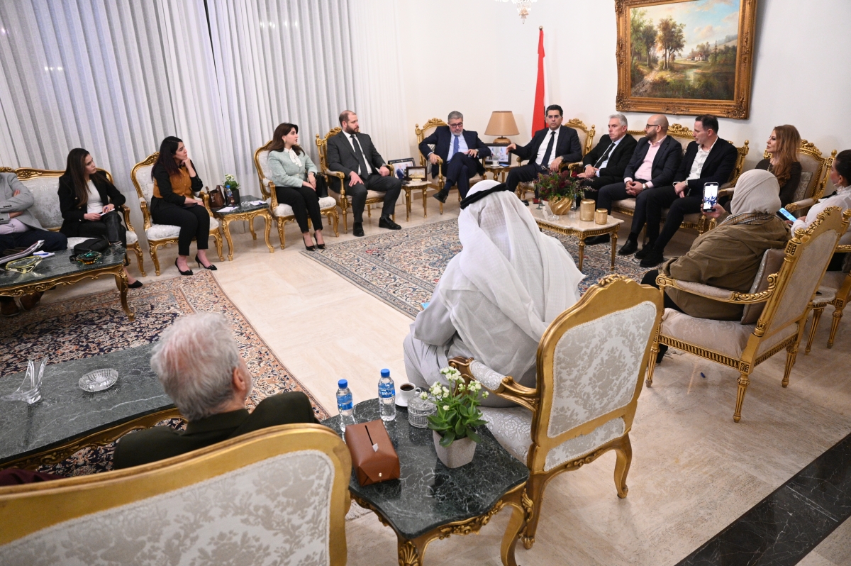 مرقص متحدثاً للصحافيين