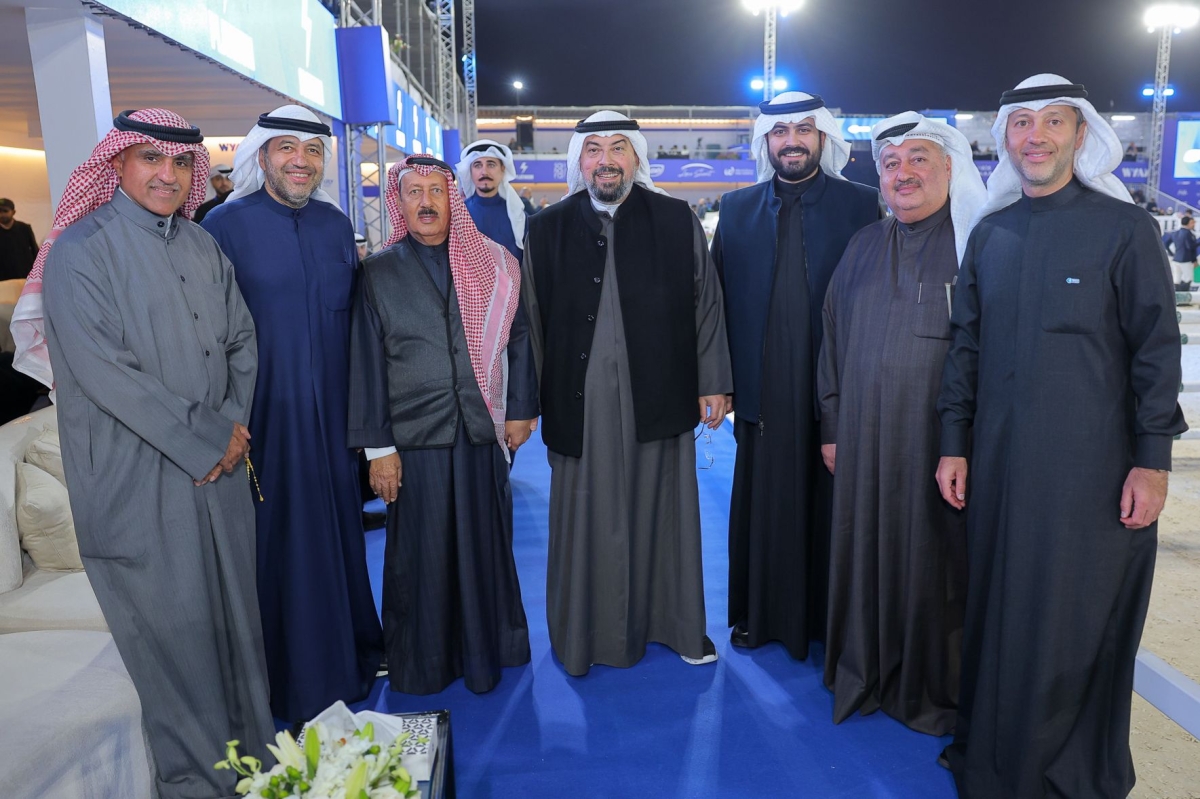 الشيخ طلال الفهد وجواد بوخمسين يتوسطان رائد بوخمسين وعماد بوخمسين وفهد الصباح وأنور بوخمسين
